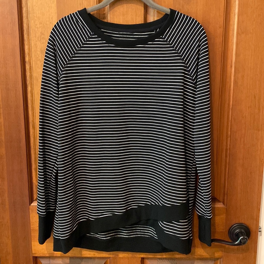 Danskin Knit Top with bottom detail